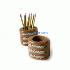 Pulley pencil holder by Artesania